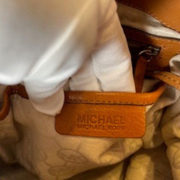 MICHAEL KORS EUC HAMILTON LOCK AND KEY BROWN HAND/SHOUDLER BAG - Picture 13 of 16